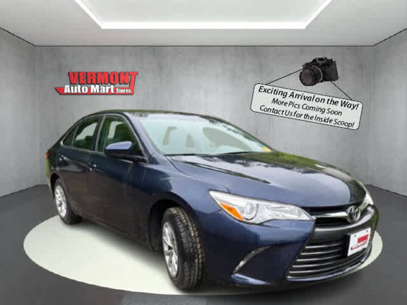 Used 2016 Toyota Camry LE image 1
