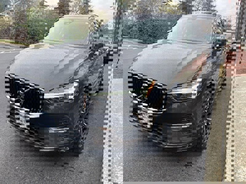 Certified 2022 Volvo XC60 B5 Momentum w/ Climate Package image 1