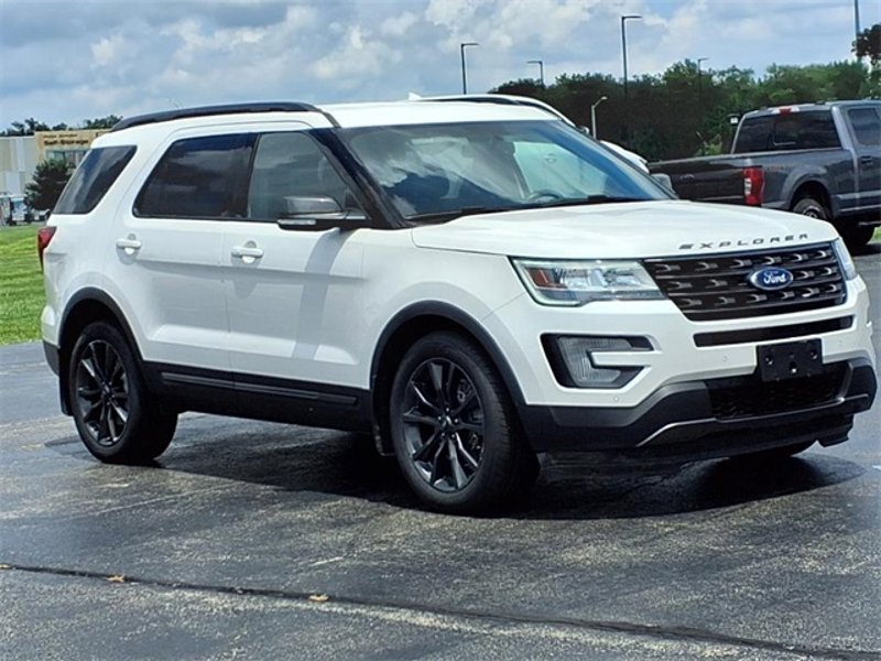 Used 2017 Ford Explorer XLT w/ Equipment Group 202A image 1
