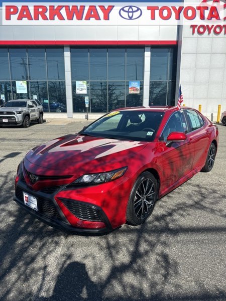 Certified 2022 Toyota Camry SE image 1