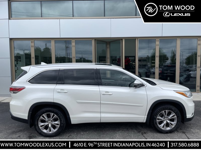 Used 2015 Toyota Highlander XLE image 1