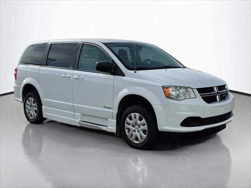 Certified 2018 Dodge Grand Caravan SE image 1