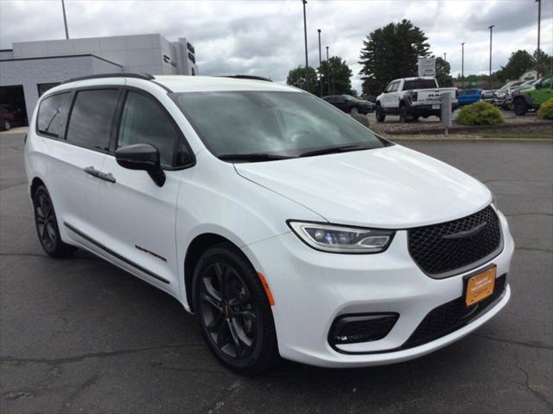 Certified 2024 Chrysler Pacifica Touring-L w/ Road Tripper Package image 1