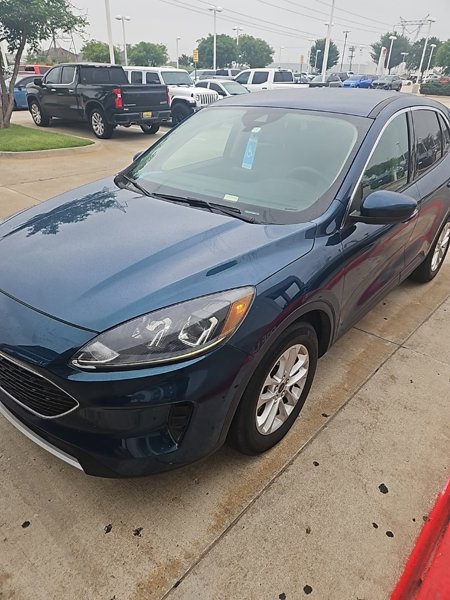Used 2020 Ford Escape SE image 1