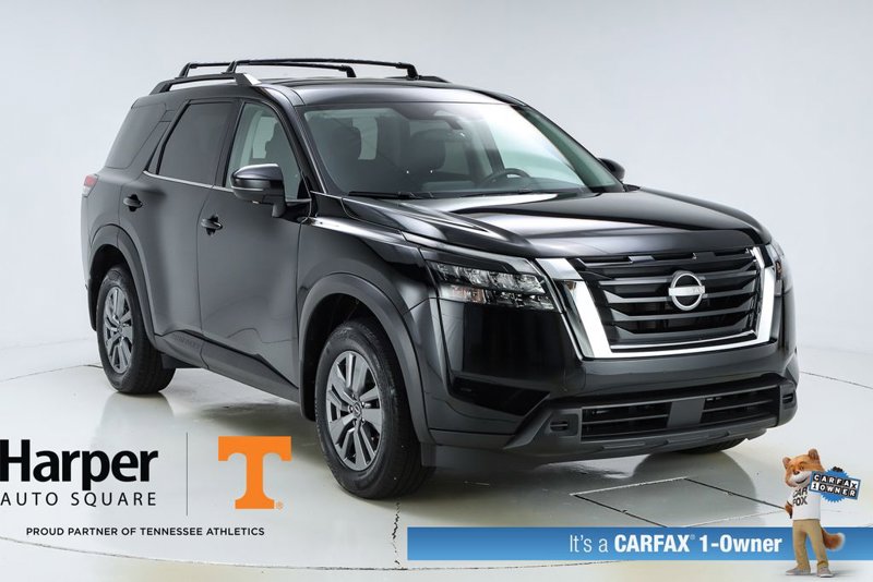 Used 2025 Nissan Pathfinder SV image 1