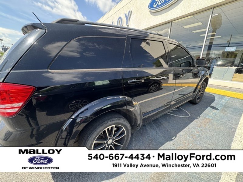 Used 2017 Dodge Journey SE w/ Flexible Seating Group image 1