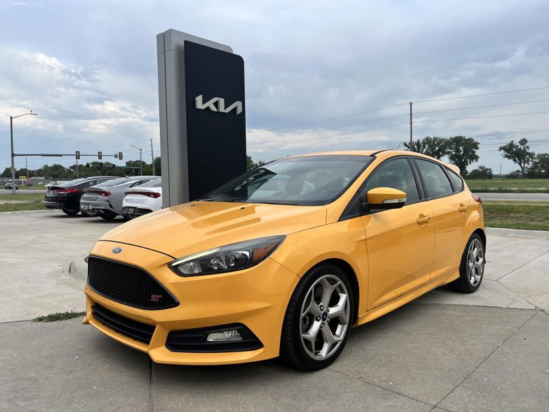 Used 2016 Ford Focus ST w/ Equipment Group 402A image 1