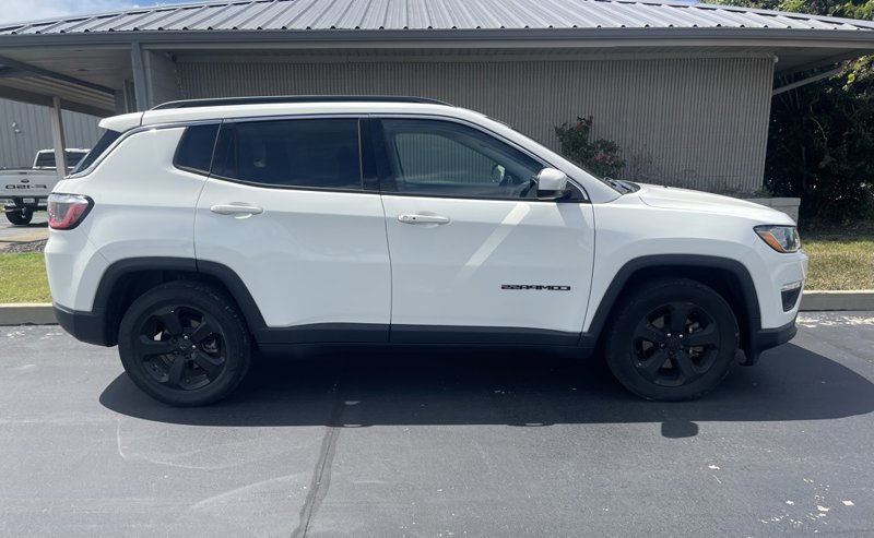 Used 2019 Jeep Compass Latitude image 1
