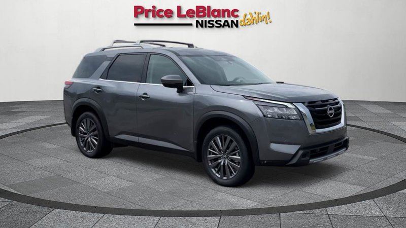 Certified 2025 Nissan Pathfinder SL image 1
