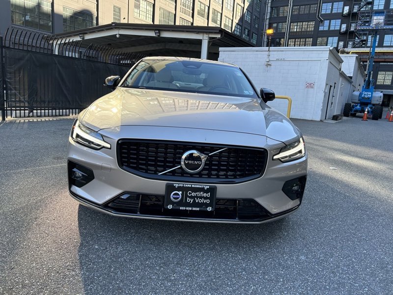 Certified 2024 Volvo S60 B5 Core image 1