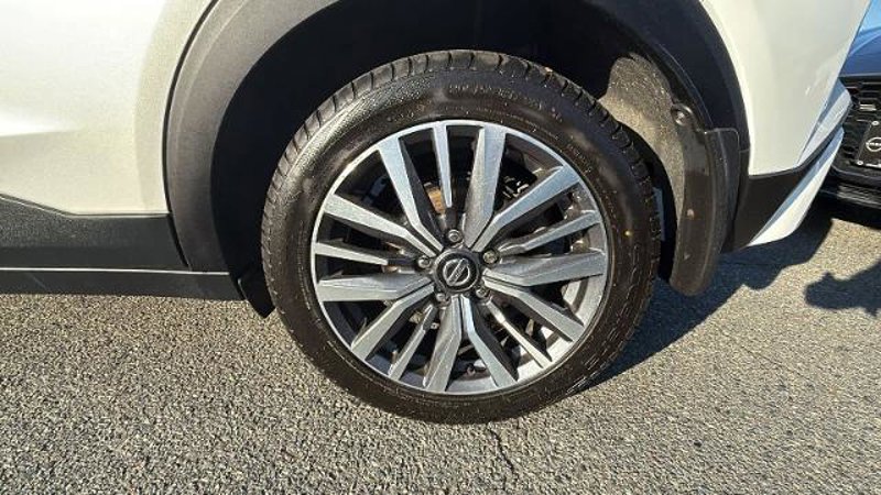 Certified 2021 Nissan Kicks SV image 1