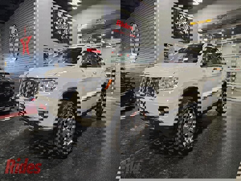 Used 2011 Jeep Grand Cherokee Limited image 1