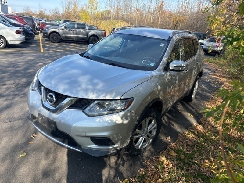 Used 2016 Nissan Rogue SV image 1