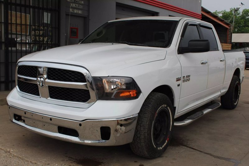 Used 2018 RAM 1500 Classic SLT image 1