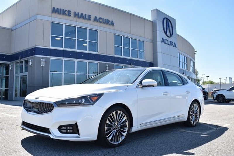Used 2017 Kia Cadenza Limited image 1