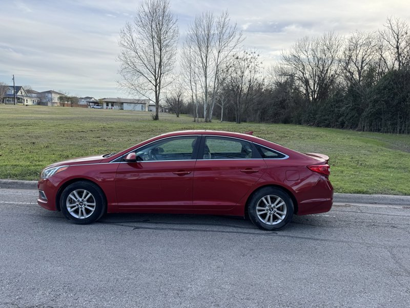 Used 2017 Hyundai Sonata SE image 1