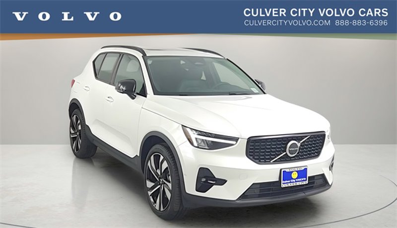 Certified 2024 Volvo XC40 B5 Plus w/ Climate Package image 1