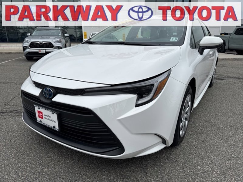 Certified 2024 Toyota Corolla LE image 1