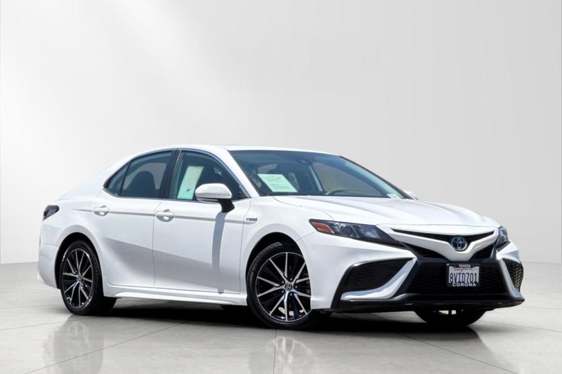 Used 2021 Toyota Camry SE w/ Audio Upgrade Package image 1