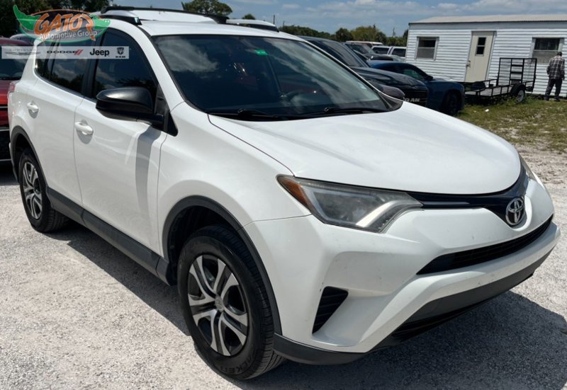 Used 2016 Toyota RAV4 LE image 1