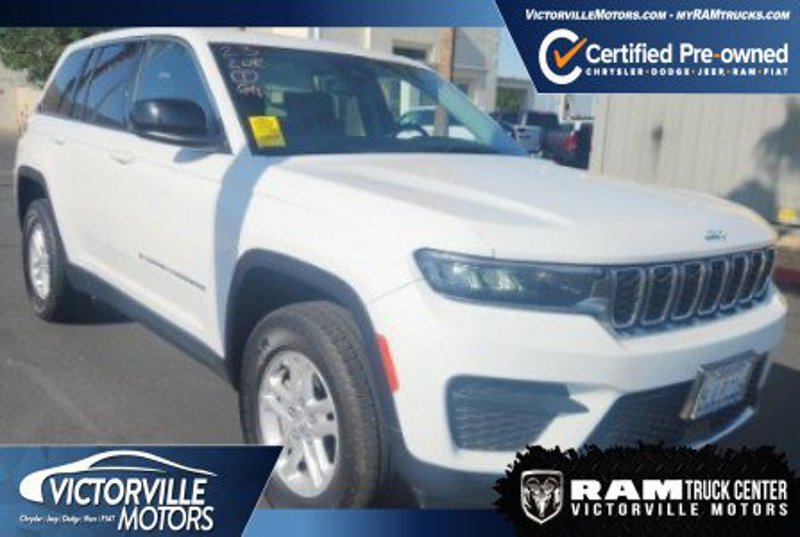 Certified 2023 Jeep Grand Cherokee Laredo image 1