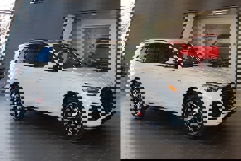 Certified 2024 Audi Q5 2.0T Premium Plus w/ Premium Plus Package image 1
