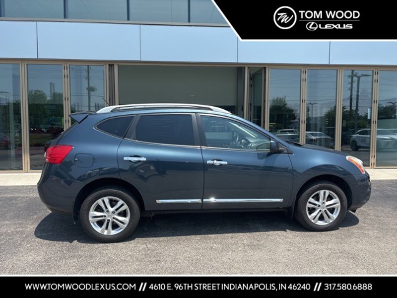 Used 2013 Nissan Rogue SV image 1