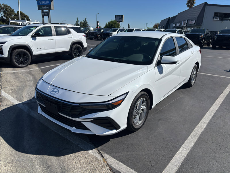 Used 2024 Hyundai Elantra SE image 1