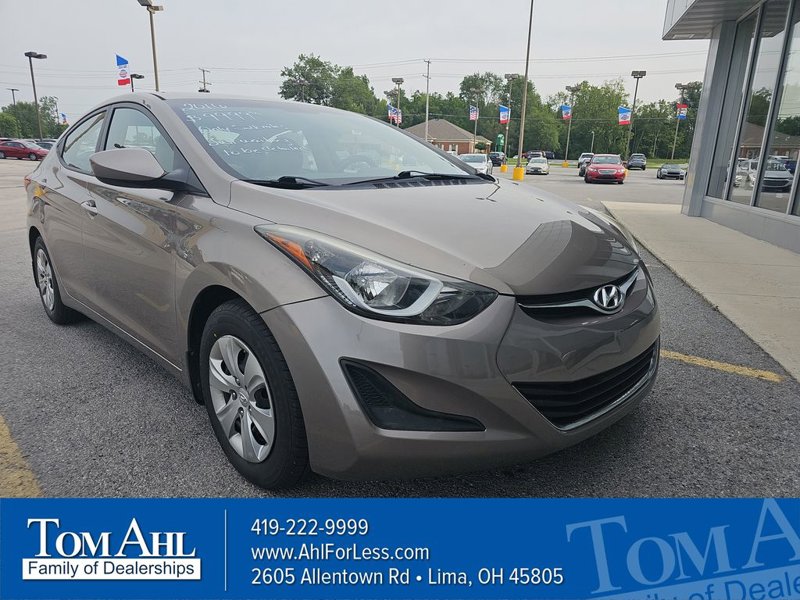 Used 2016 Hyundai Elantra SE image 1