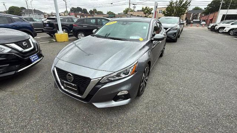 Certified 2022 Nissan Altima 2.5 Platinum image 1