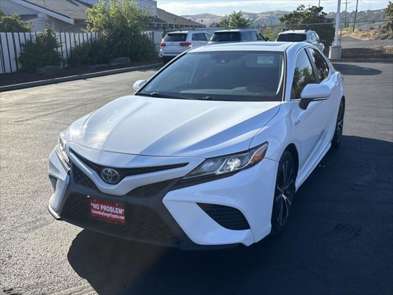 Certified 2020 Toyota Camry SE image 1
