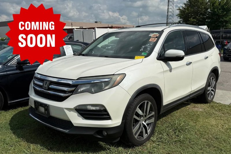 Used 2016 Honda Pilot Touring image 1