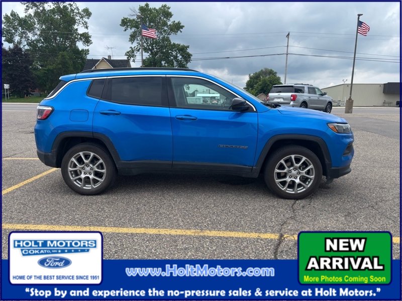 Used 2022 Jeep Compass Latitude w/ Sun and Sound Group image 1