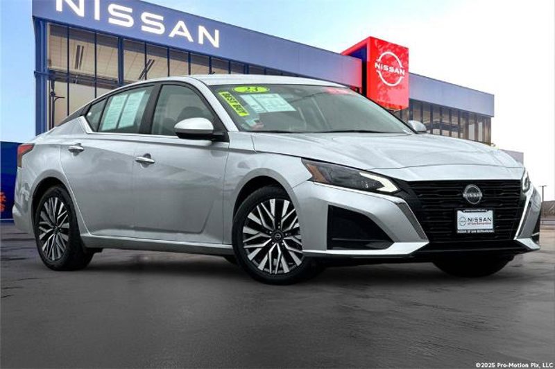 Certified 2023 Nissan Altima 2.5 SV image 1