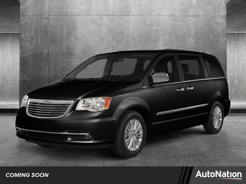 Used 2014 Chrysler Town & Country Touring image 1