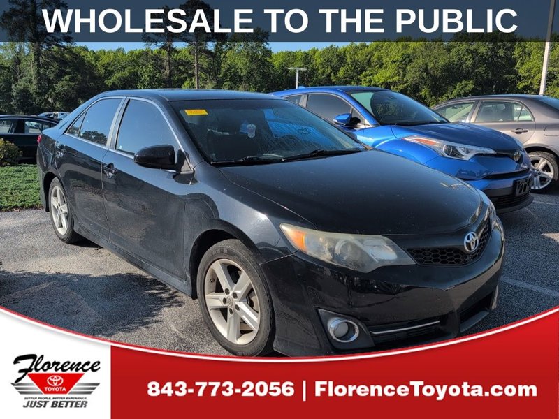 Used 2014 Toyota Camry SE image 1