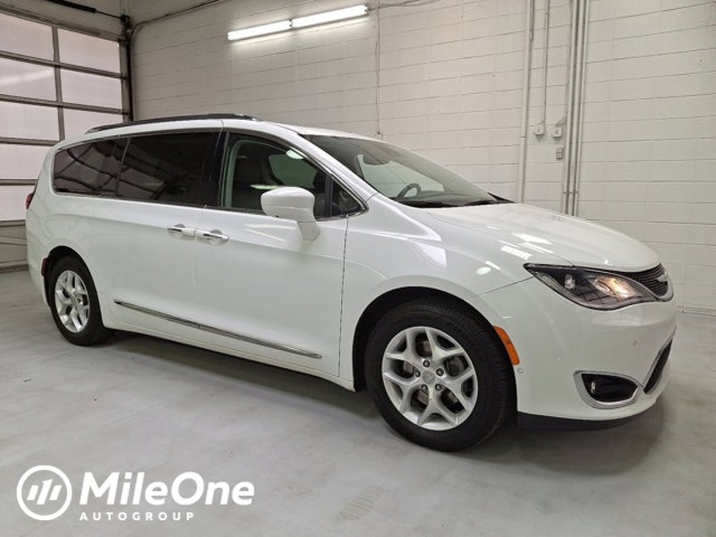 Used 2018 Chrysler Pacifica Touring-L Plus w/ Advanced Safetytec Group image 1