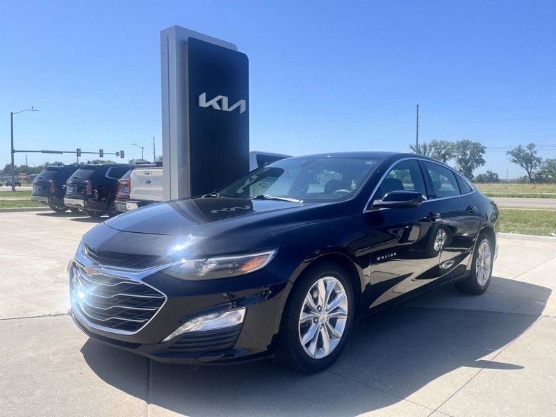 Used 2021 Chevrolet Malibu LT image 1