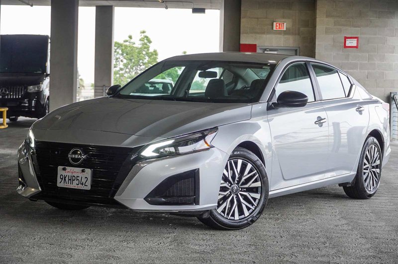 Certified 2024 Nissan Altima 2.5 SV image 1