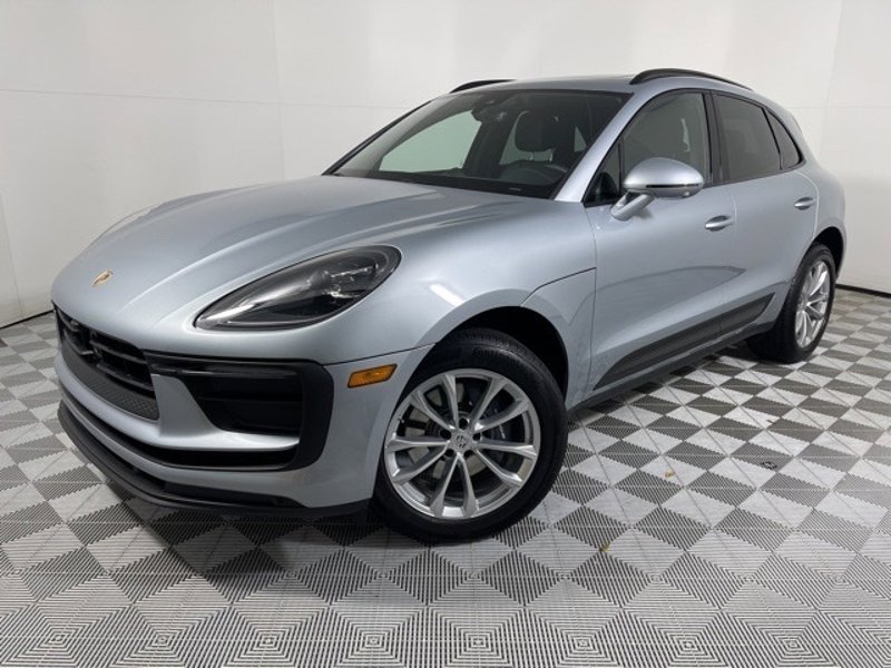 Certified 2025 Porsche Macan image 1