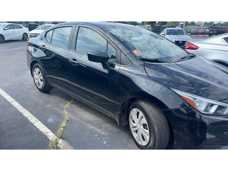 Used 2021 Nissan Versa S image 1