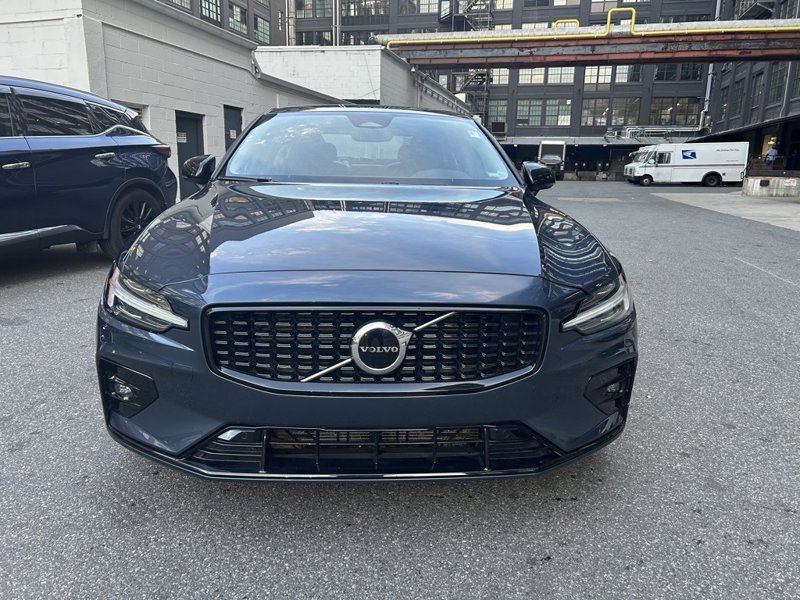 Certified 2024 Volvo S60 B5 Core image 1
