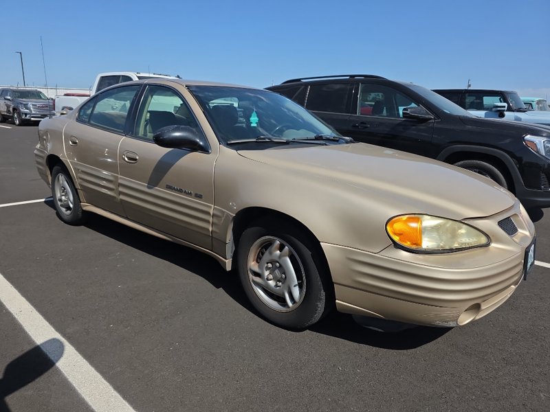 Used 2002 Pontiac Grand Am SE image 1