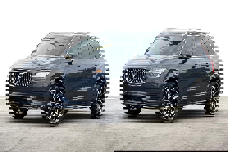Certified 2022 Volvo XC90 T6 Momentum w/ Advanced Package image 1