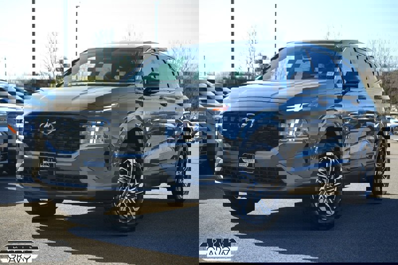 Certified 2022 Hyundai Santa Fe SE image 1