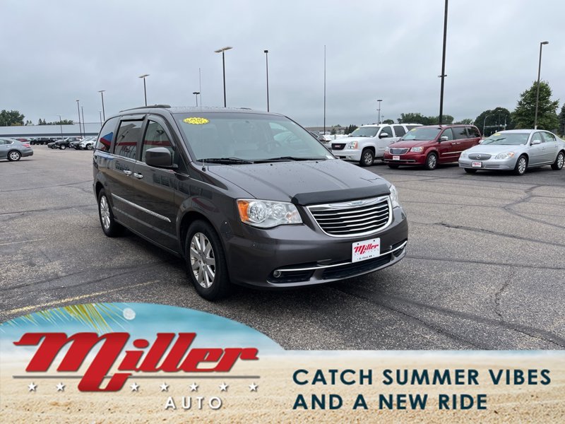 Used 2015 Chrysler Town & Country Touring w/ Driver Convenience Group image 1