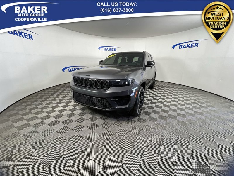 Used 2023 Jeep Grand Cherokee Altitude image 1