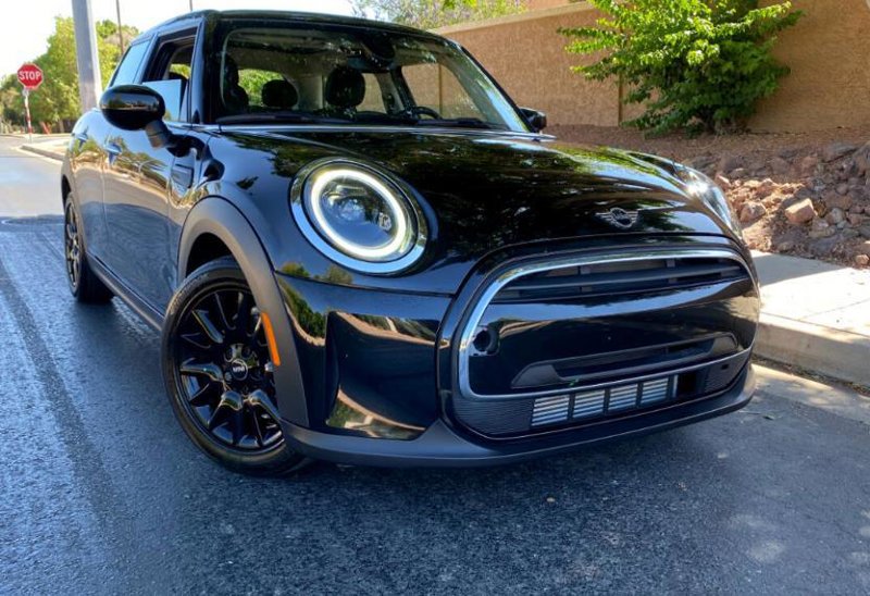 Used 2022 MINI Cooper 4-Door Hardtop image 1