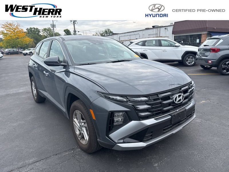 Certified 2025 Hyundai Tucson SE image 1