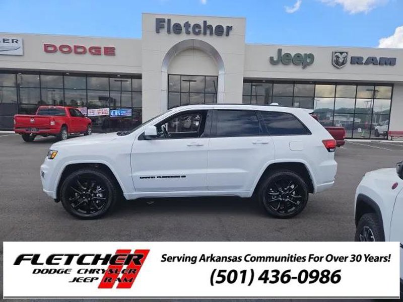 Certified 2022 Jeep Grand Cherokee Laredo X image 1